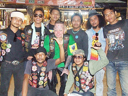 Some members of the “Life Appreciation Club”, led by club president Akarapol Yaram, pose for a photo with some members of the Burapha Motorbike Club.